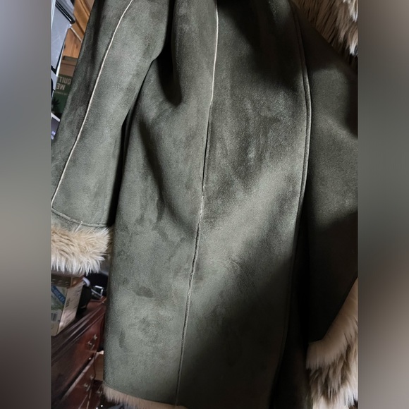 Faux Fur Coat - Picture 4 of 5